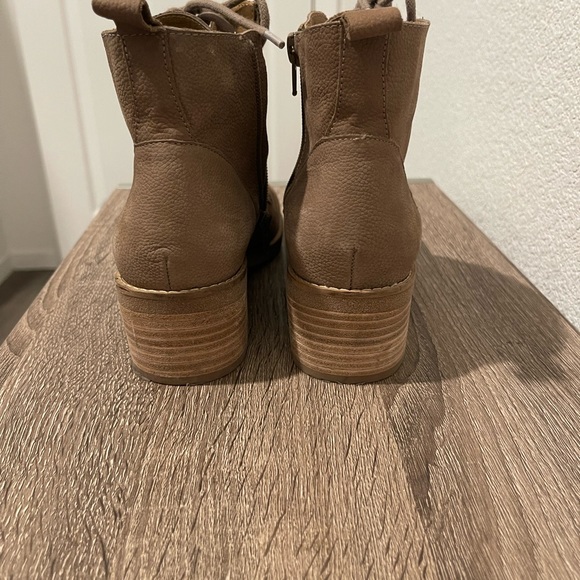 Lucky Brand Tamela Lace Up Combat Boot Taupe Size 6.5 - Picture 2 of 12